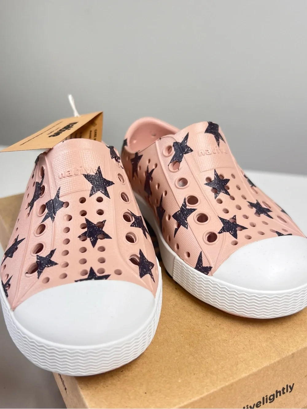Native Jefferson Print Kids Size C7 Chameleon Pink Onyx Stars Shoes NIB